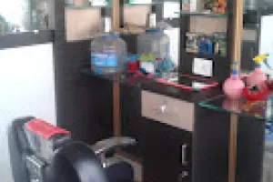 SLNS MENS &amp; MENS BEAUTY PARLOUR