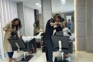 L'Oréal Honey's Salon
