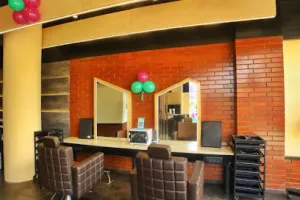 Arrow Unisex Salon