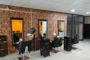 Magic Hands Unisex Salon