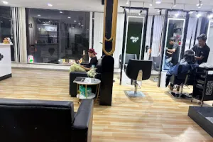 KnoX Unisex Salon