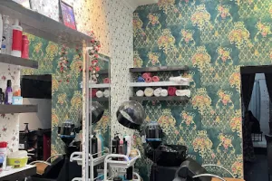 Sparkle Unisex Salon