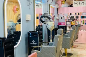 Sarava Unisex Salon