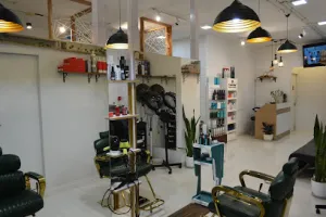 Dharm’s Hair &amp; Beauty Unisex Salon Foot Reflexology