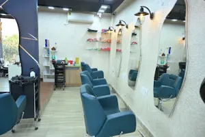 Xing Premium Unisex Salon