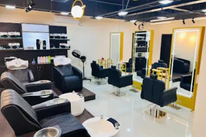 Snip Dark Salon Spa