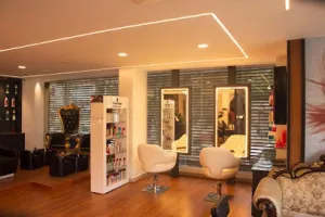 Kings and Queens Premium Salon