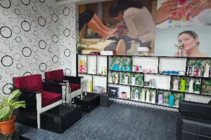 D&amp;G unisex salon