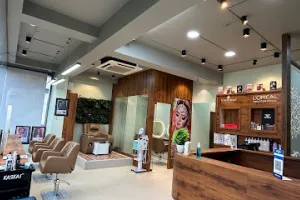 Headlines Unisex Salon Davangere