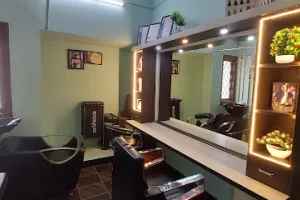 Komal's Beauty Salon and Academy.