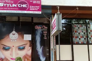 Stylin'Chic Beauty Salon