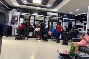 Strands Unisex Salon