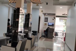 Triumph Unisex salon