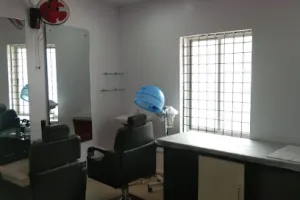 Glam &amp; Glow Unisex Salon