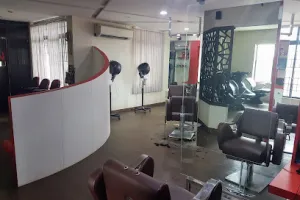 Vogue-Dmh Salon