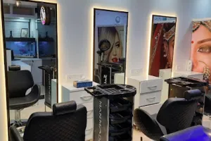 Glamhouse ladies saloon