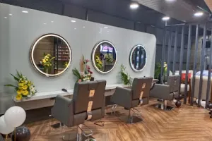 Naturals Salon Kankanady