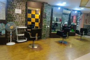 Z Plush Unisex Salon &amp; Academy