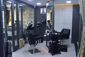 Natural Unisex Salon