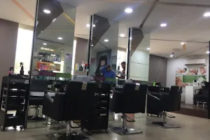 Green Trends Unisex Hair &amp; Style Salon
