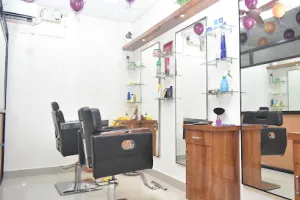 Usha's Daffodil Beauty Salon