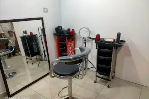 AROMA MAKE UP STUDIO