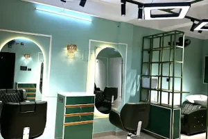 Rarekuts Unisex Family Salon