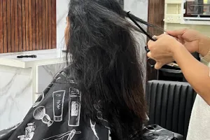 DAY GLOW FAMILY SALON