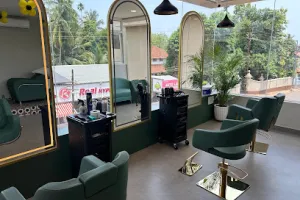 Favew Unisex Beauty Studio Thana Kannur