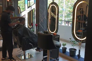 She's Unisex Salon