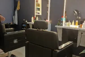 Bluewing unisex family salon