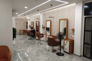 BROWNE Family Salon