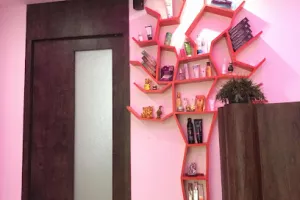 Red Lips Beauty Parlour