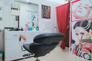 LEE SANSA BEAUTY PARLOUR