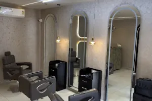 Queens Beauty Parlour
