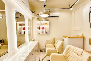 VAI4AMI beauty lounge (Ladies beauty parlour )