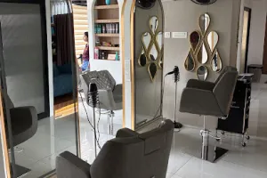 LAURRA BEAUTY LOUNGE
