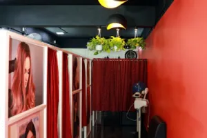 Laura Family Salon