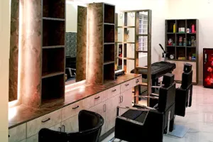 Alloura Beauty Salon and Makeup Studio