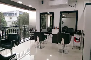 Unique Family Salon