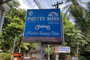 Pretty Miss Shahnaz Herbal Beauty Clinic, Kochi
