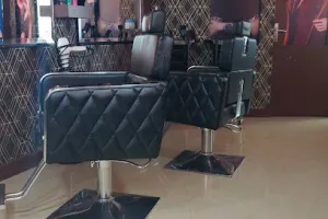 Salwa beauty hub-Unisex Beauty parlour(vadakara)