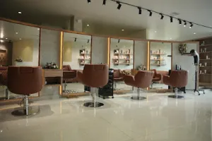Toni&amp;Guy Hairdressing, Vadakara