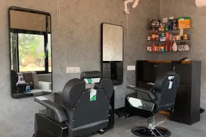Rich man saloon