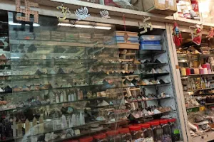 Atlas Emporium - Healing Crystals, Vastu Products, Feng Shui Articles, Reiki Products
