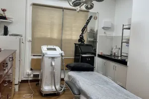 Dr Gayatri Khatri ( Khatri clinic )