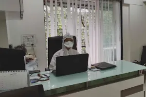 Dr. Kaberi Som