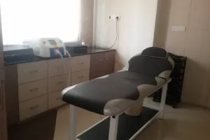 Dr Ashish Pimpley Skin'z clinic Indora