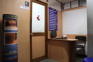Dr.Dhavalshankh ( Shree Cosmetic Clinic)