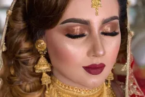 Fauziya Makeovers certificate makeup artist from UK